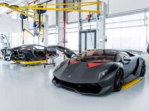 L'ascensore IdealPark solleva le Lamborghini